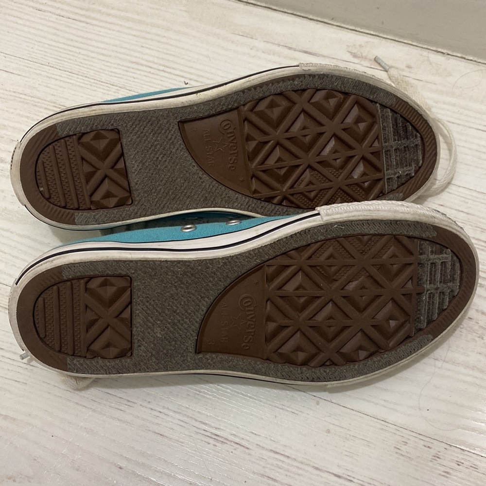 Blue converse - Picture 2 of 3